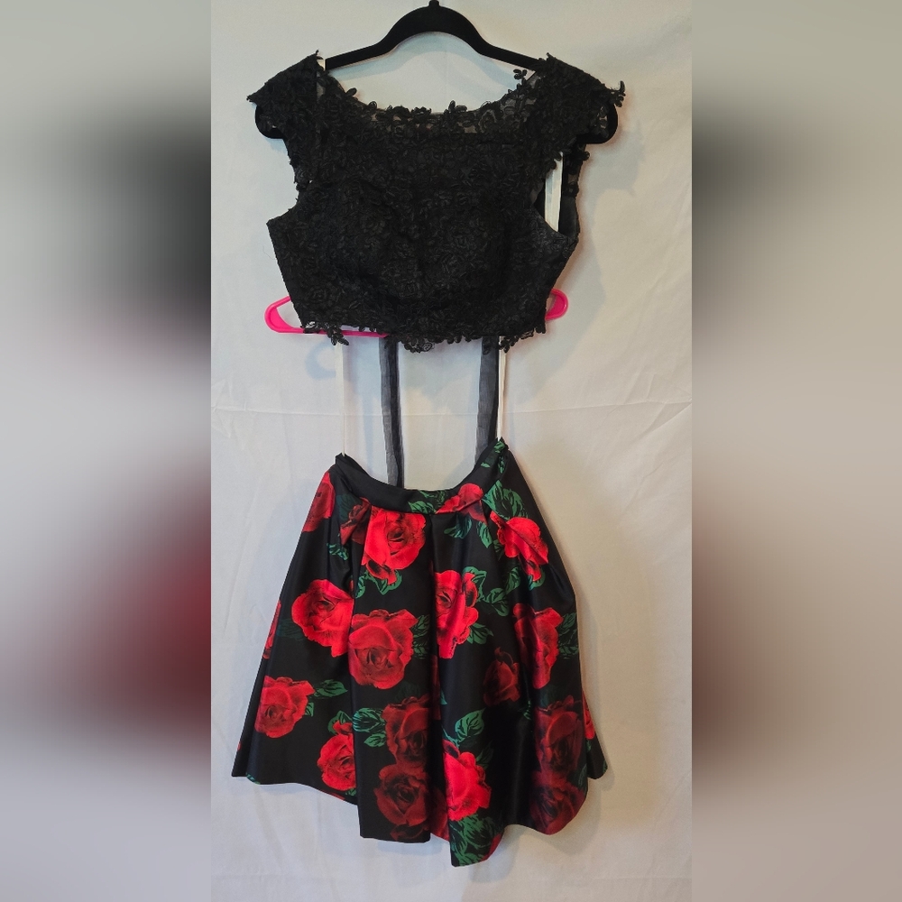 Black Lace Crop Top and Floral Skirt Prom Homecoming Set Size M